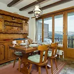 Arolles 704 * La Tzoumaz