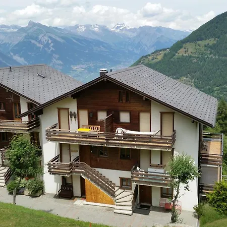 Arolles 704 アパート ラ・ズマ